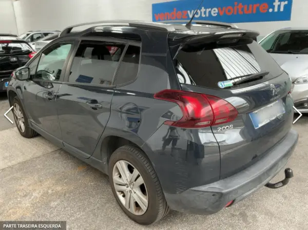 Peugeot 2008 1.2 e-THP Style 4