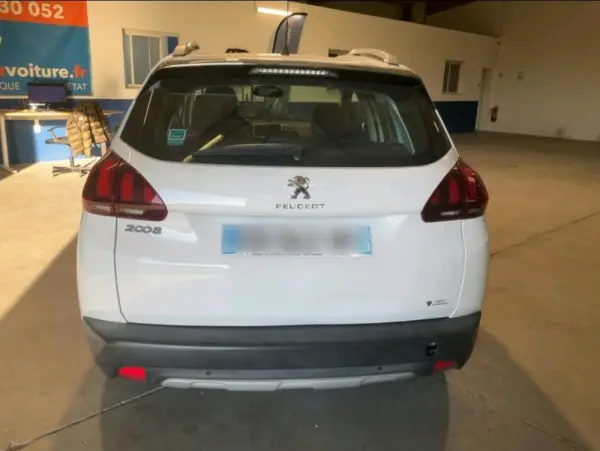Peugeot 2008 1.2 VTi Allure 5