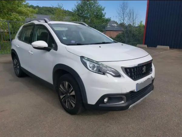 Peugeot 2008 1.2 PureTech Allure 4
