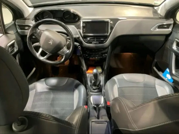 Peugeot 2008 1.2 PureTech Allure 4
