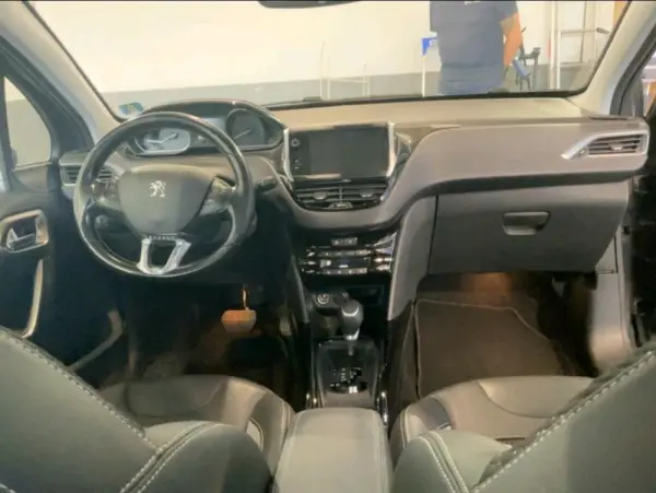 Peugeot 2008 1.2 PureTech Allure EAT6 7
