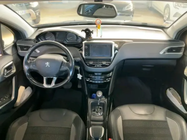 Peugeot 2008 1.2 PureTech Allure EAT6 4