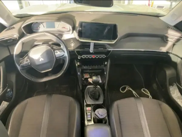 Peugeot 2008 PureTech 100 Allure 8