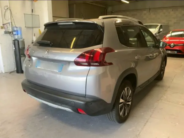 Peugeot 2008 1.2 PureTech Allure EAT6 3