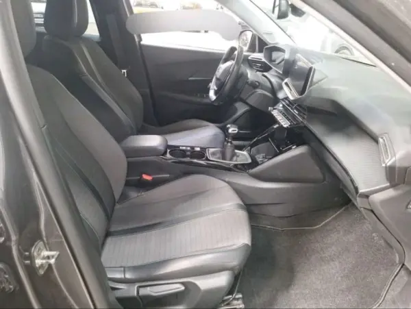 Peugeot 2008 PureTech 100 Allure 11
