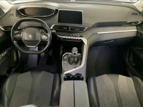 Peugeot 3008 1.2 PureTech Allure 7