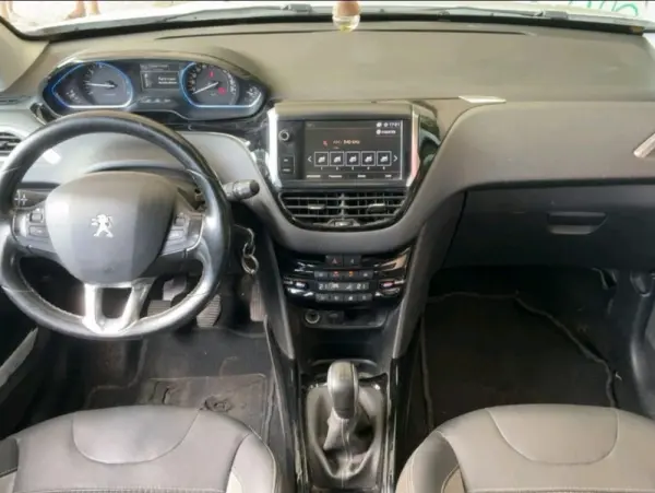 Peugeot 2008 1.2 PureTech Allure 6