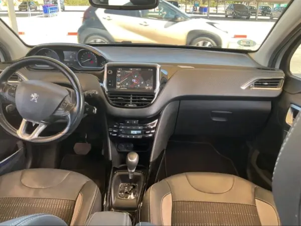 Peugeot 2008 1.2 PureTech Allure EAT6 2