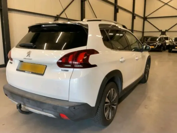 Peugeot 2008 1.2 PureTech Allure EAT6 2