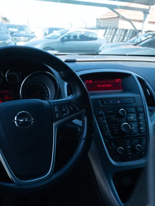 Opel Astra Sports Tourer Outro 6