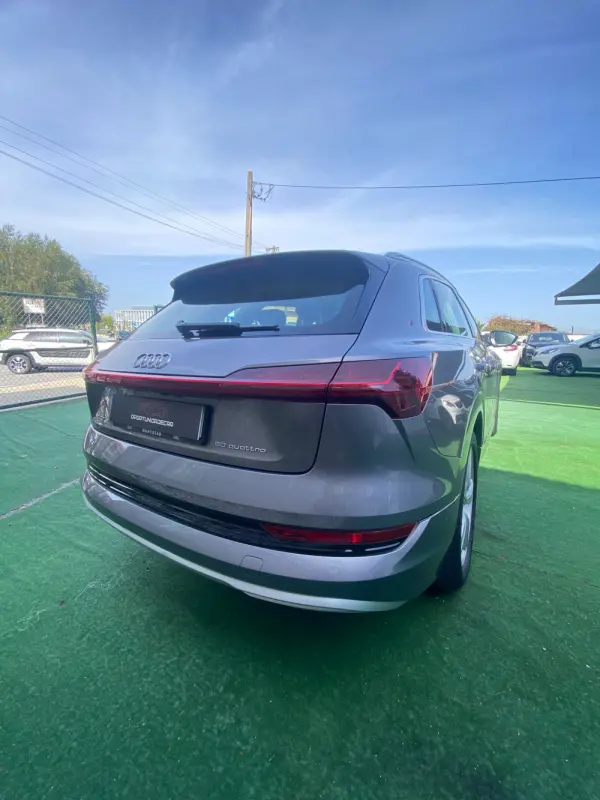 Audi e-tron 50 quattro 12