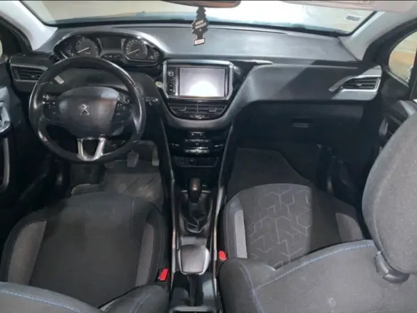 Peugeot 2008 1.2 PureTech Style 4