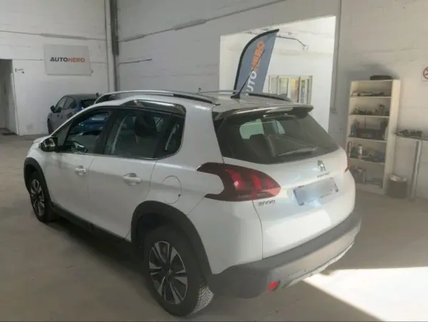 Peugeot 2008 1.2 PureTech Allure 2
