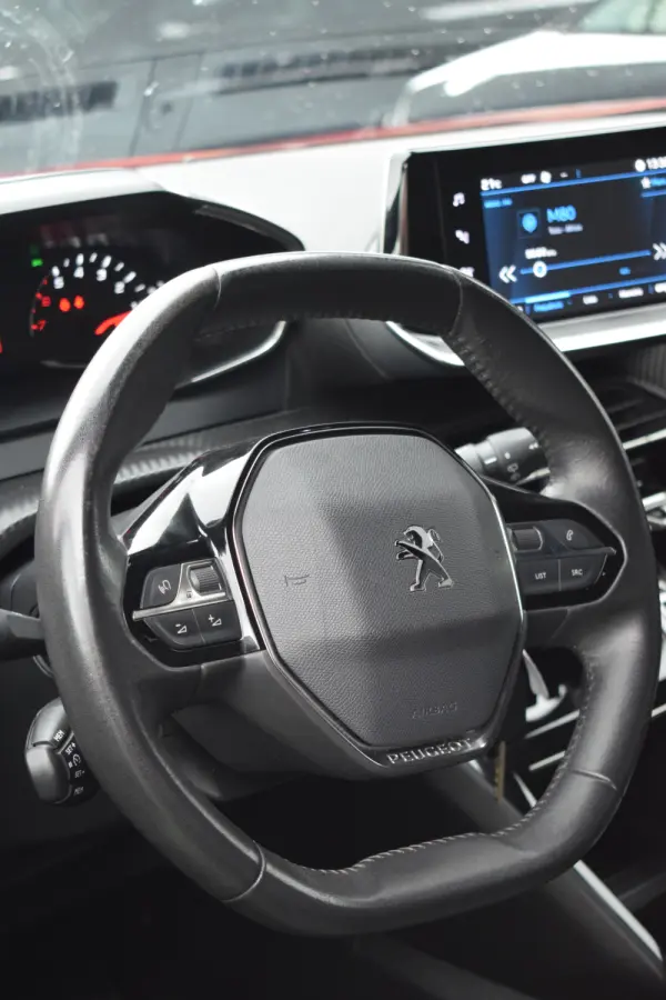 Peugeot 2008 PureTech 100 Allure 4