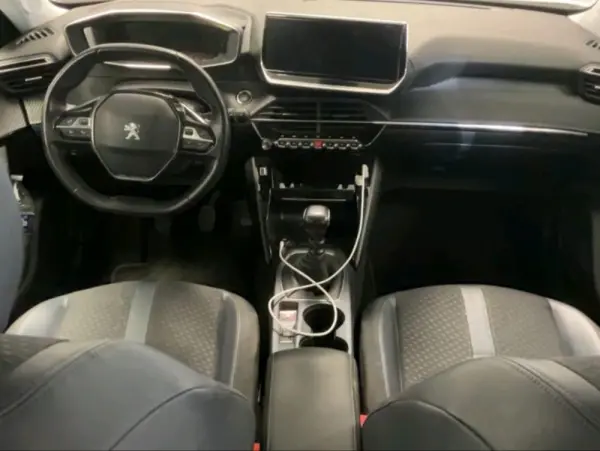 Peugeot 2008 1.2 PureTech Allure 5