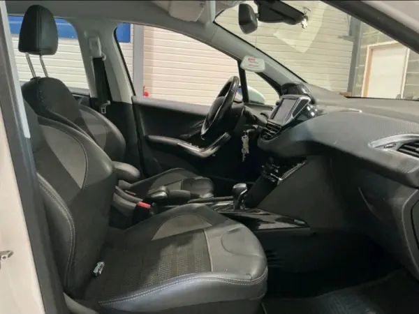 Peugeot 2008 1.2 PureTech Allure EAT6 3