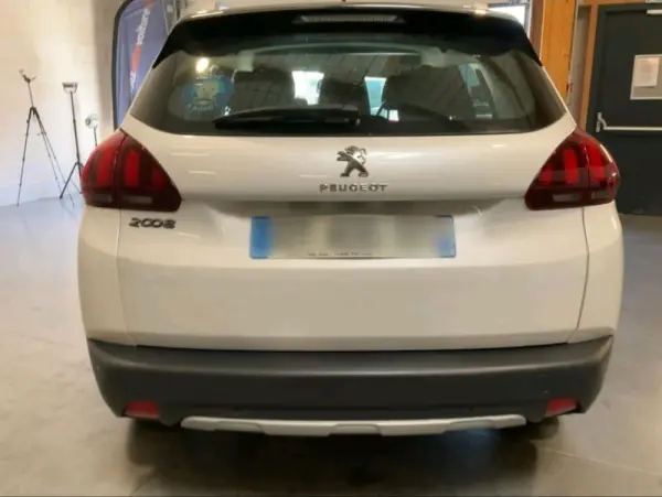 Peugeot 2008 1.2 PureTech Allure EAT6 4