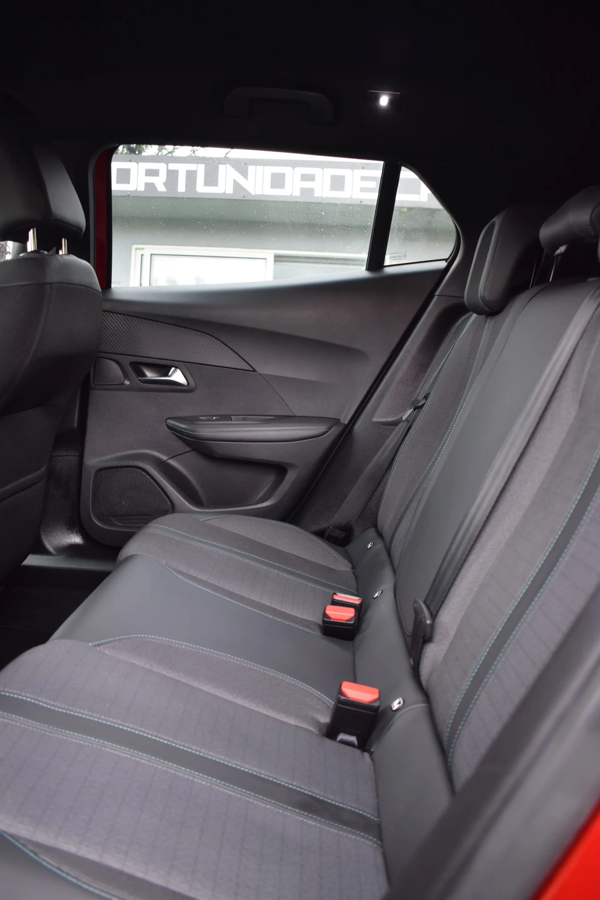 Peugeot 2008 PureTech 100 Allure 8