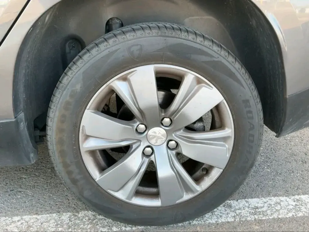Peugeot 2008 1.2 PureTech Style 4