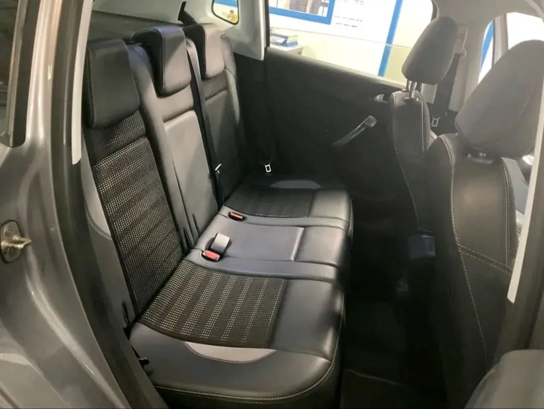 Peugeot 2008 1.2 Pure Tech Allure 4