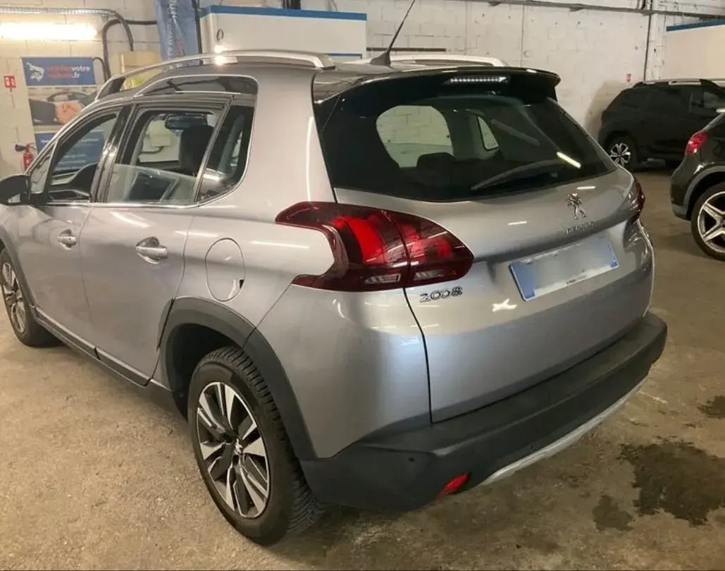 Peugeot 2008 1.2 Pure Tech Allure 7