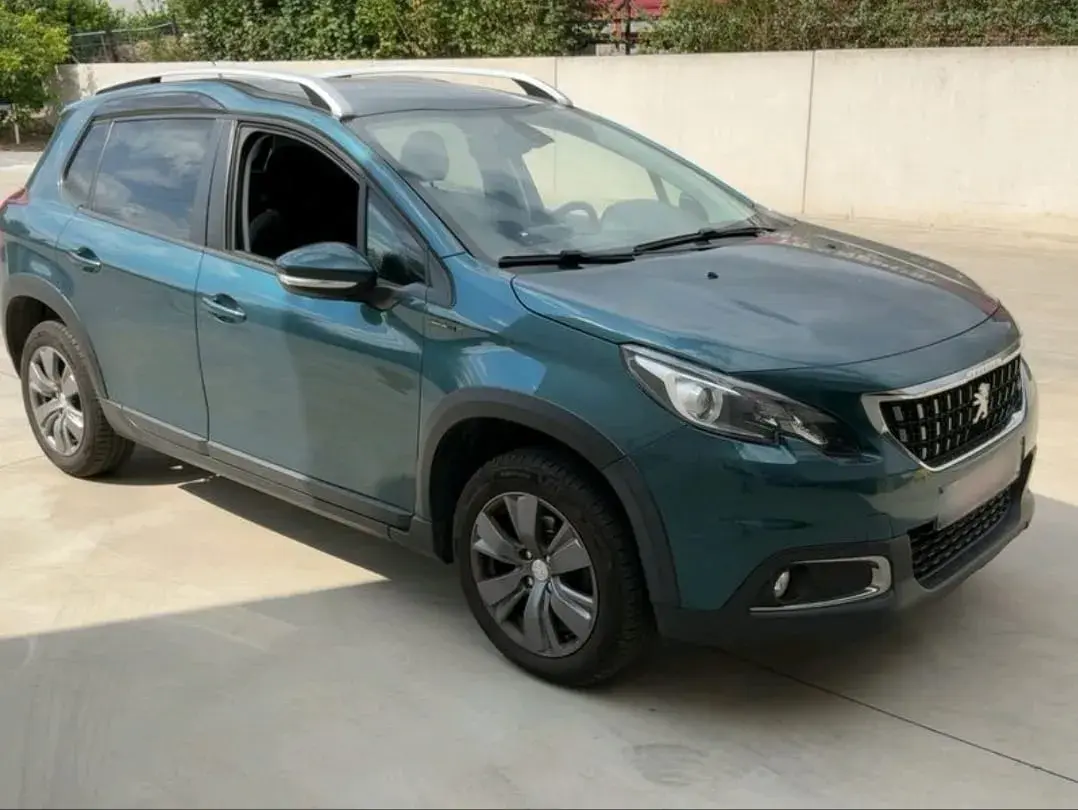 Peugeot 2008 1.2 PureTech Signature 2