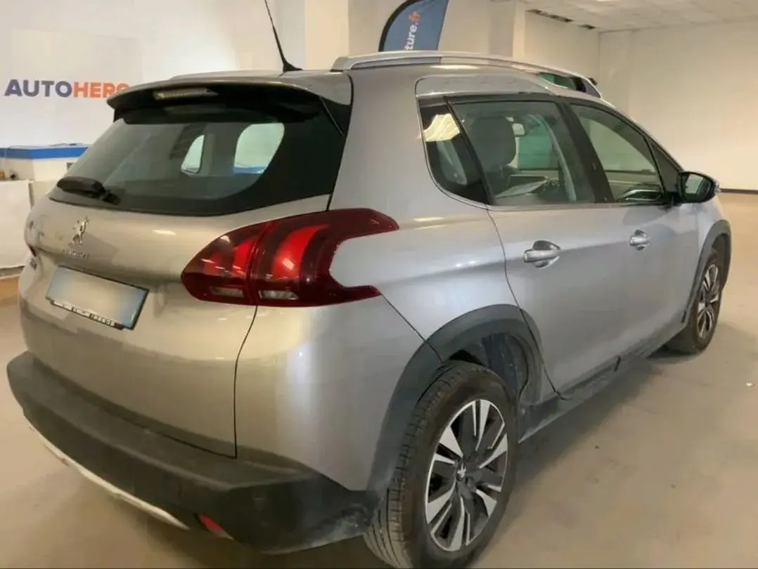 Peugeot 2008 1.2 PureTech Allure 4