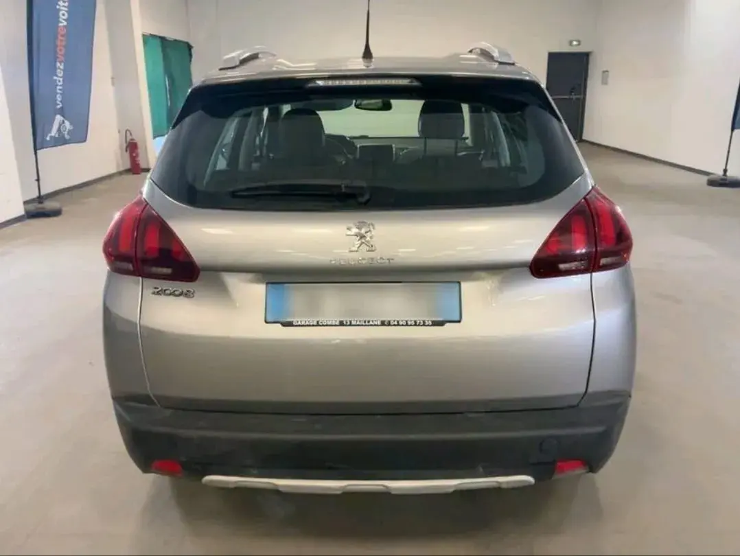 Peugeot 2008 1.2 PureTech Allure 6