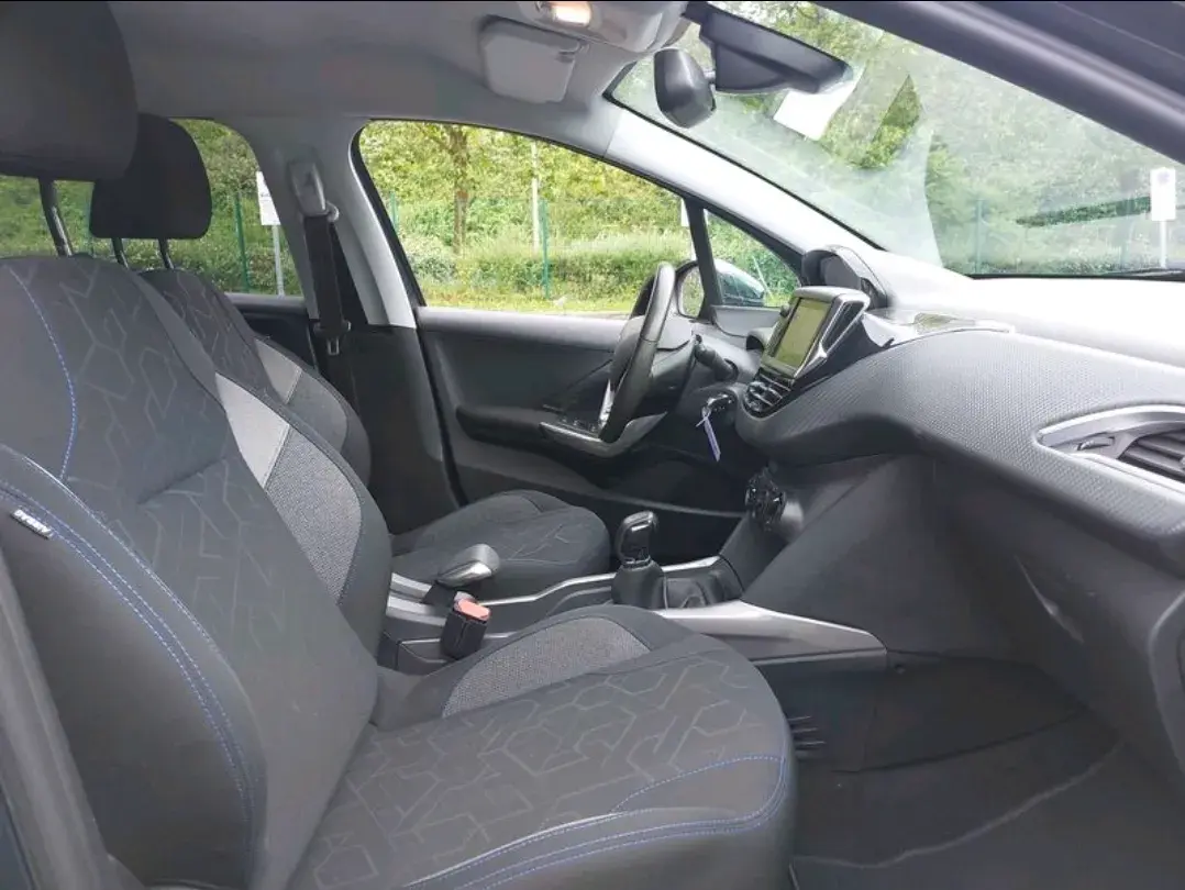 Peugeot 2008 1.2 PureTech Style 4