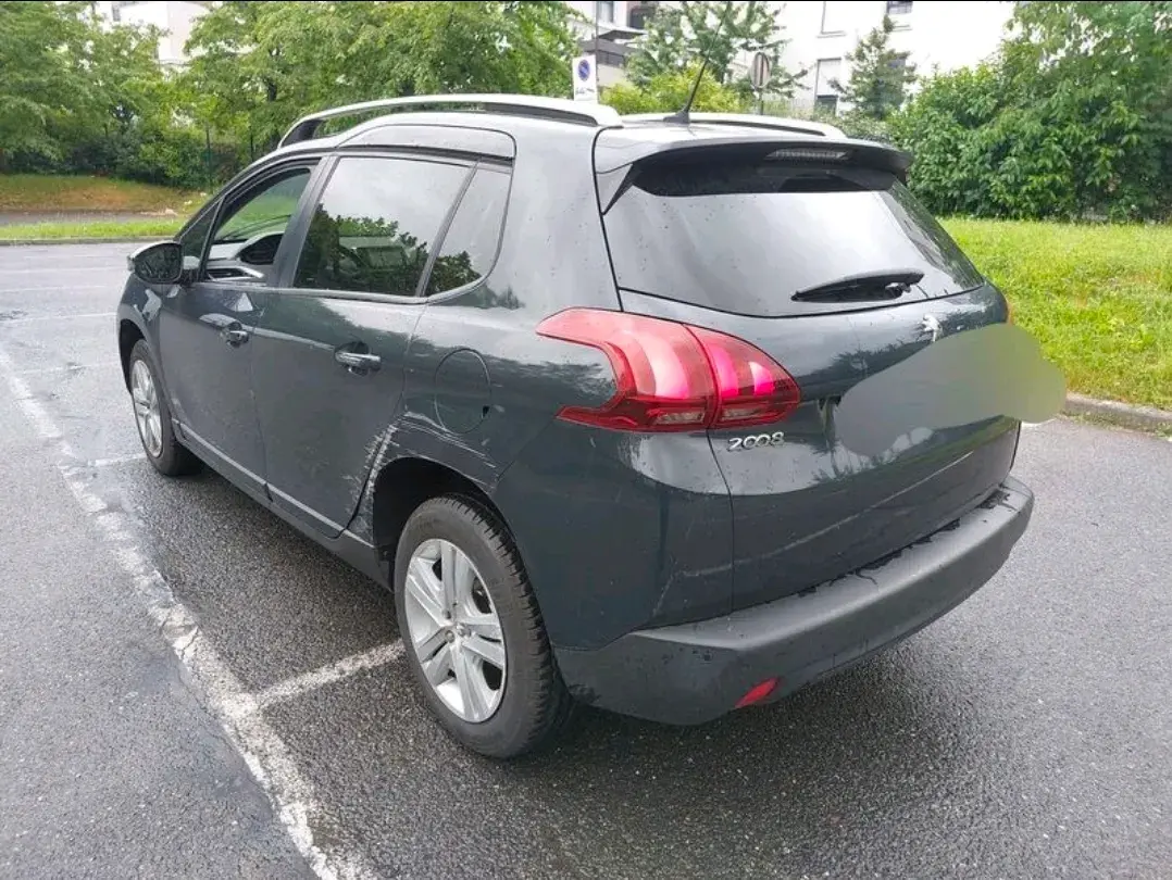 Peugeot 2008 1.2 PureTech Style 6