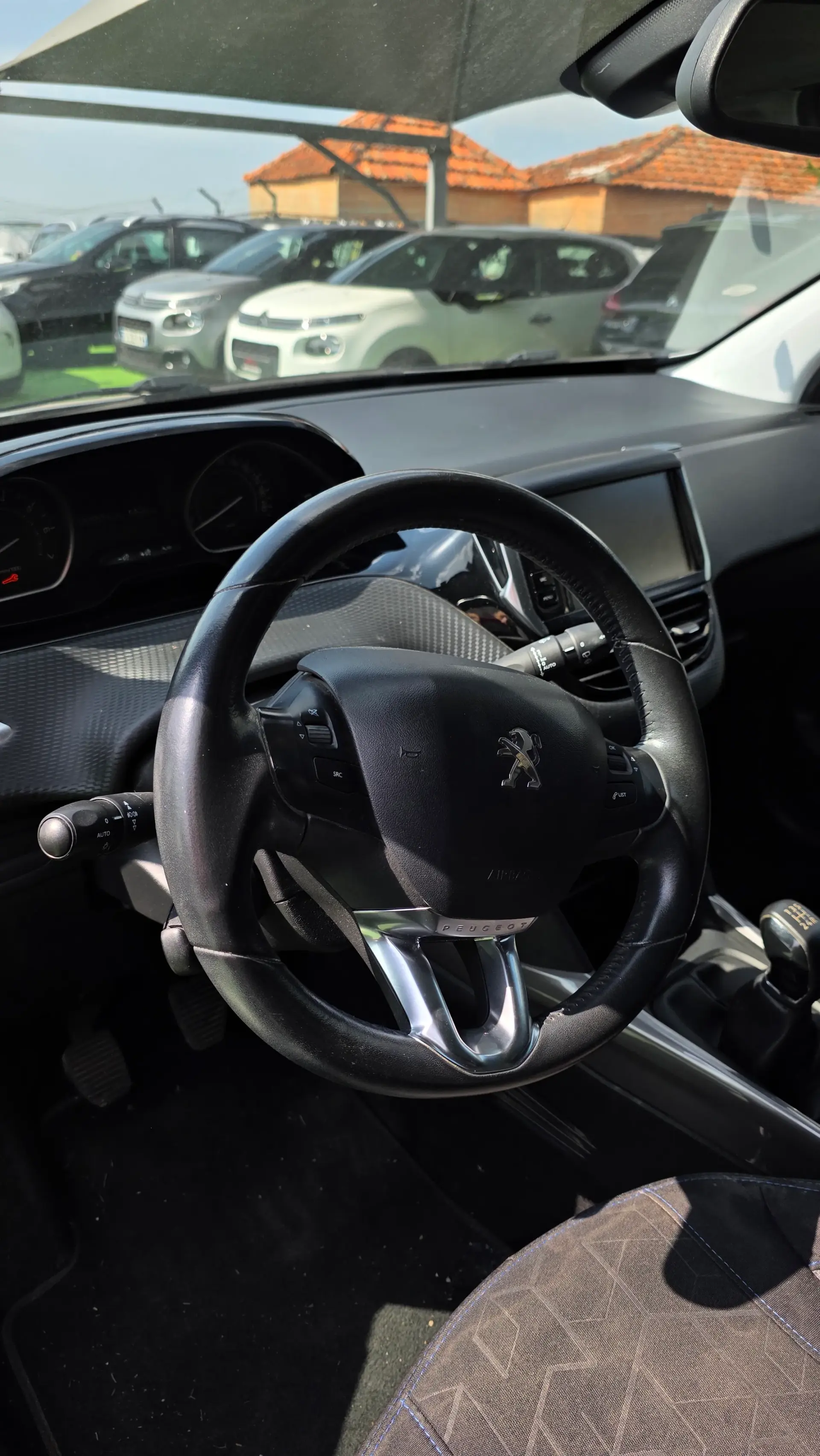 Peugeot 2008 1.2 e-THP Style 3