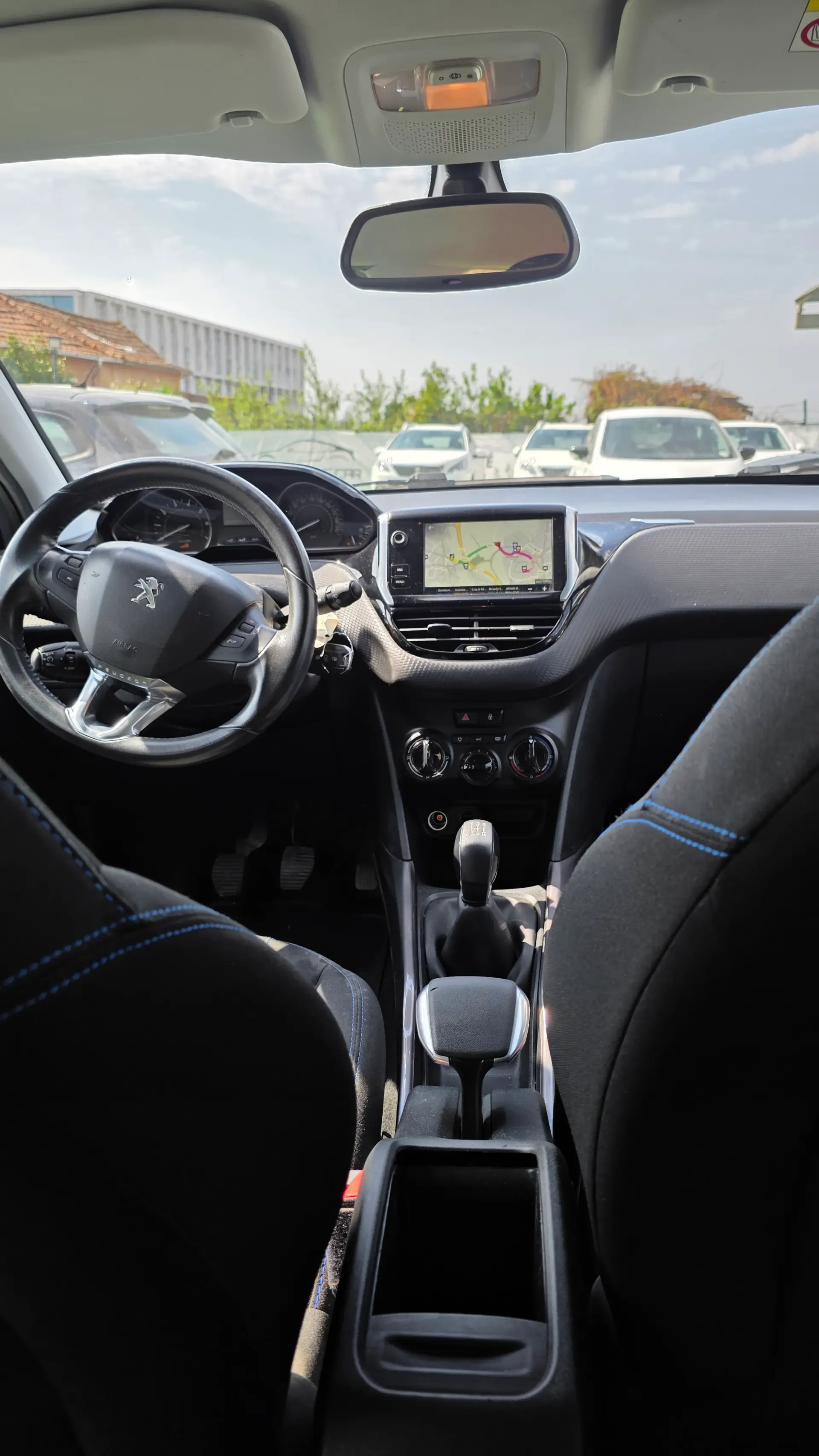 Peugeot 2008 1.2 e-THP Style 4
