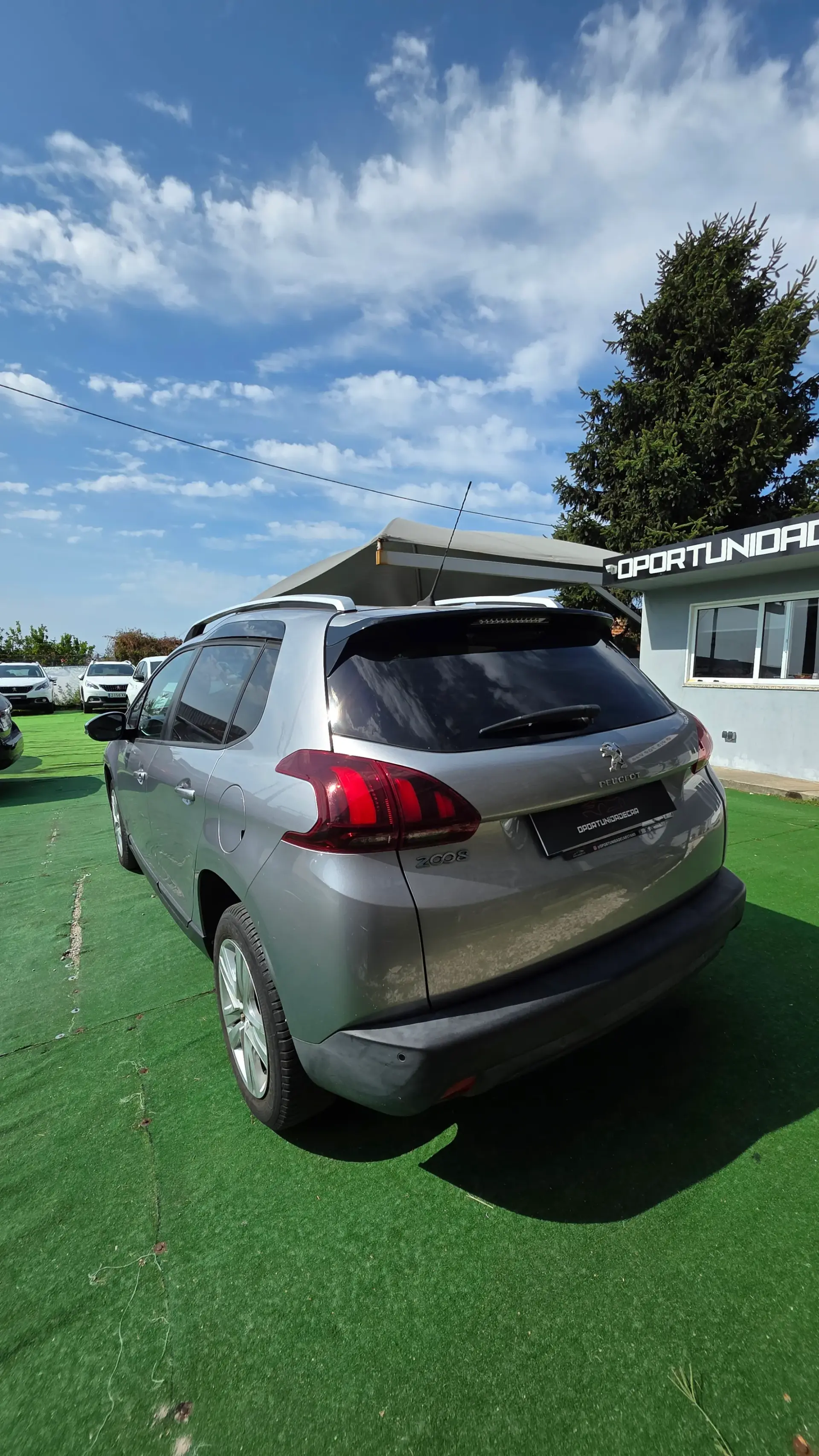 Peugeot 2008 1.2 e-THP Style 9