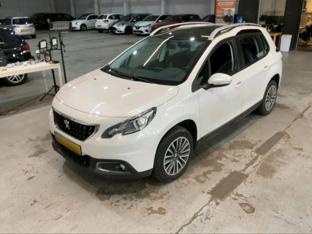 Peugeot 2008 1.2 VTi Active 1