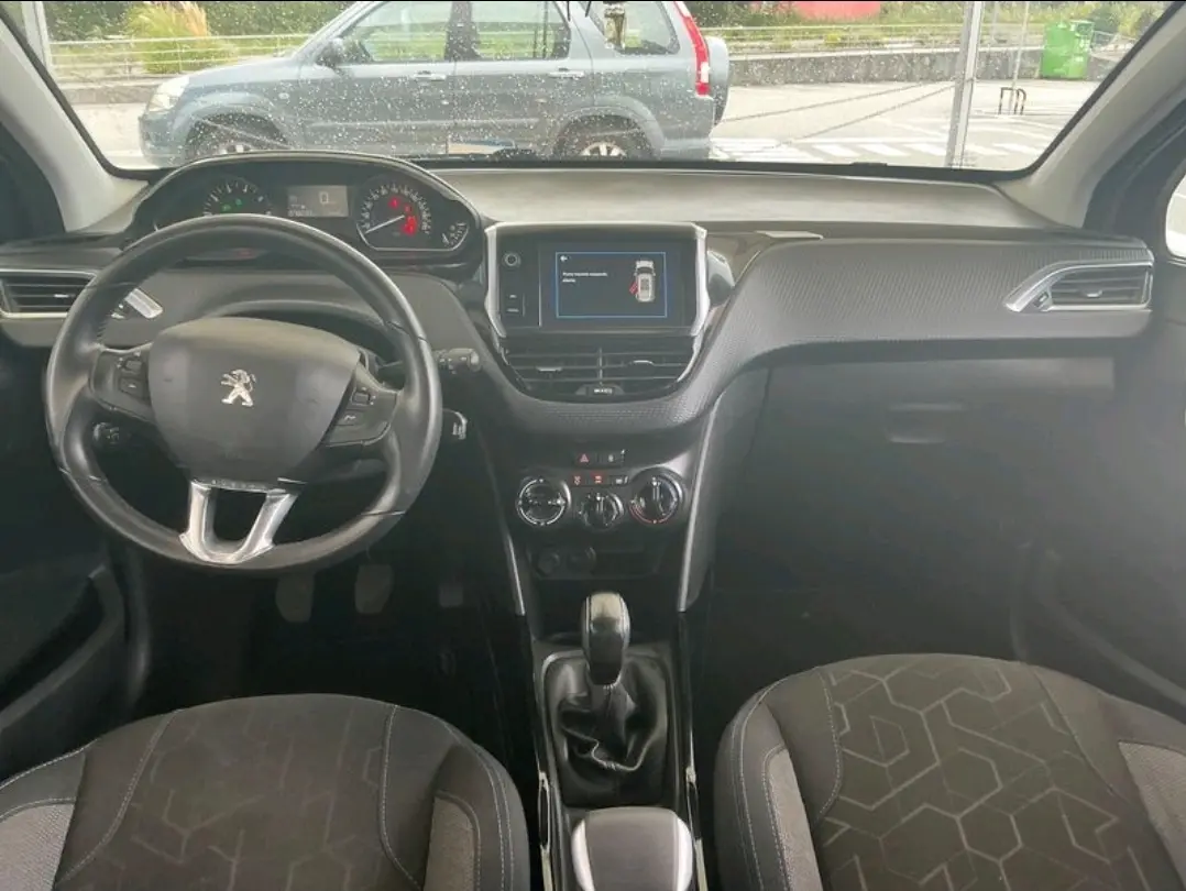 Peugeot 2008 Outro 8