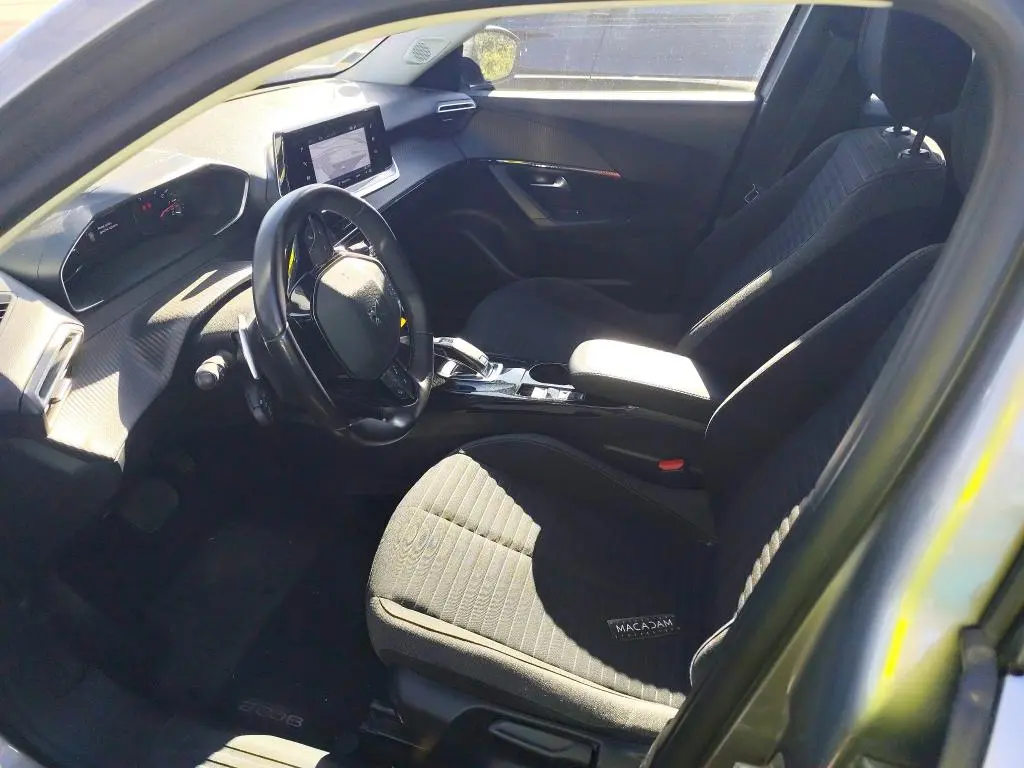 Peugeot 2008 PureTech 130 EAT8 Active Pack 7