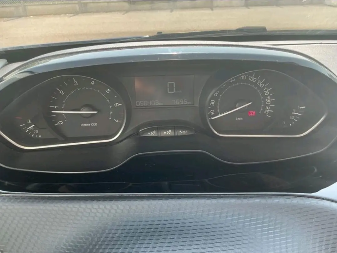 Peugeot 2008 Outro 8