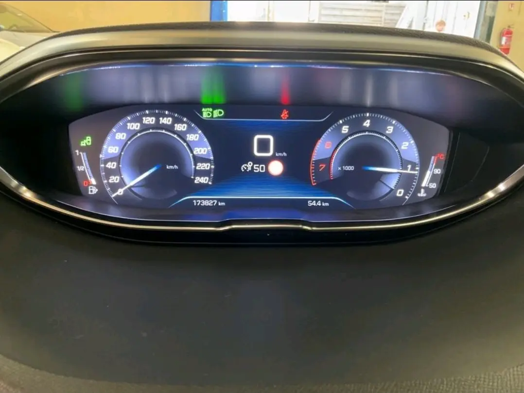 Peugeot 3008 1.2 PureTech Allure 8