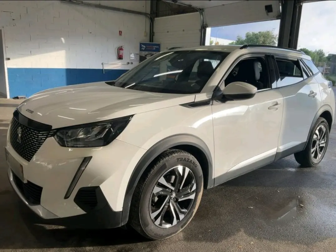 Peugeot 2008 PureTech 100 Allure 2