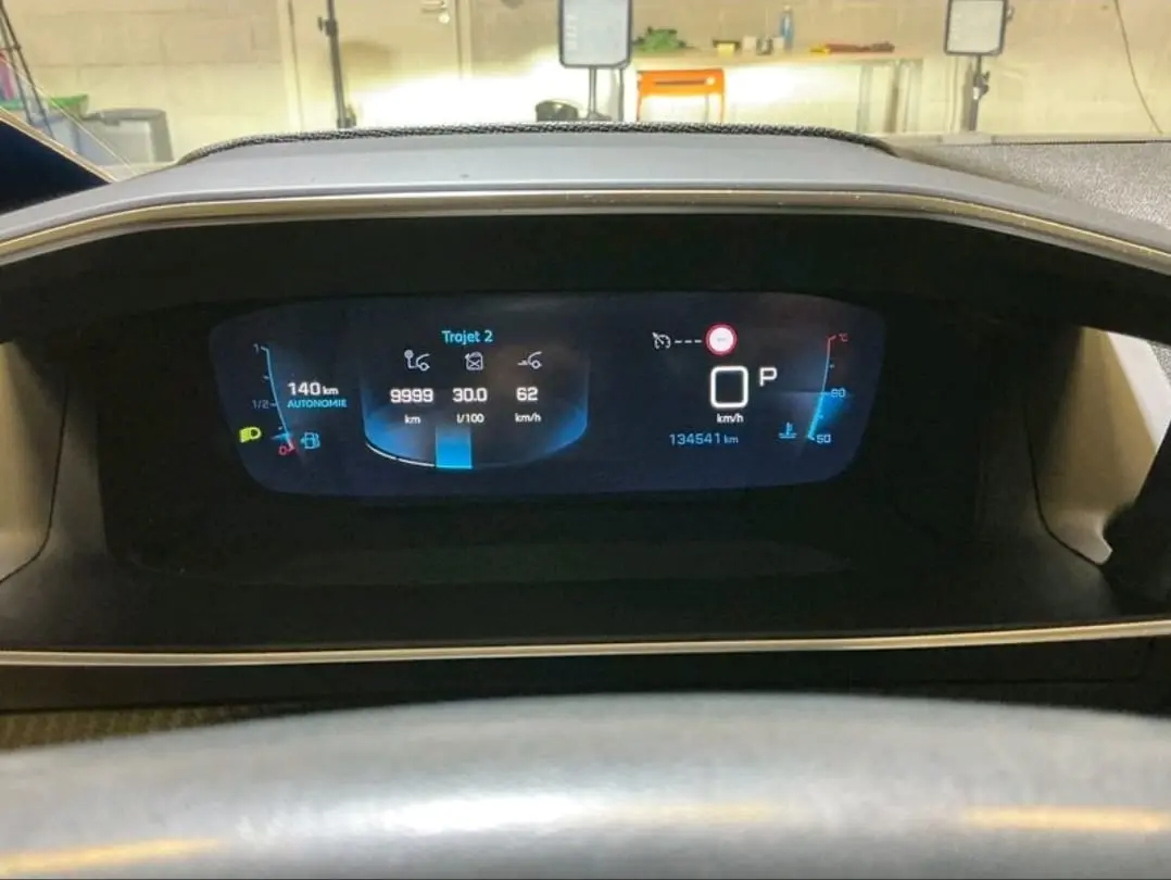 Peugeot 2008 PureTech 130 EAT8 Allure 4