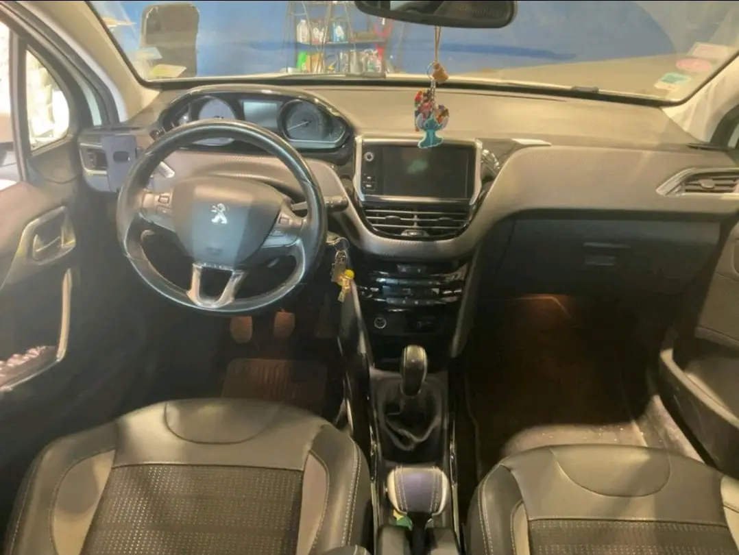 Peugeot 2008 1.2 VTi Allure 3