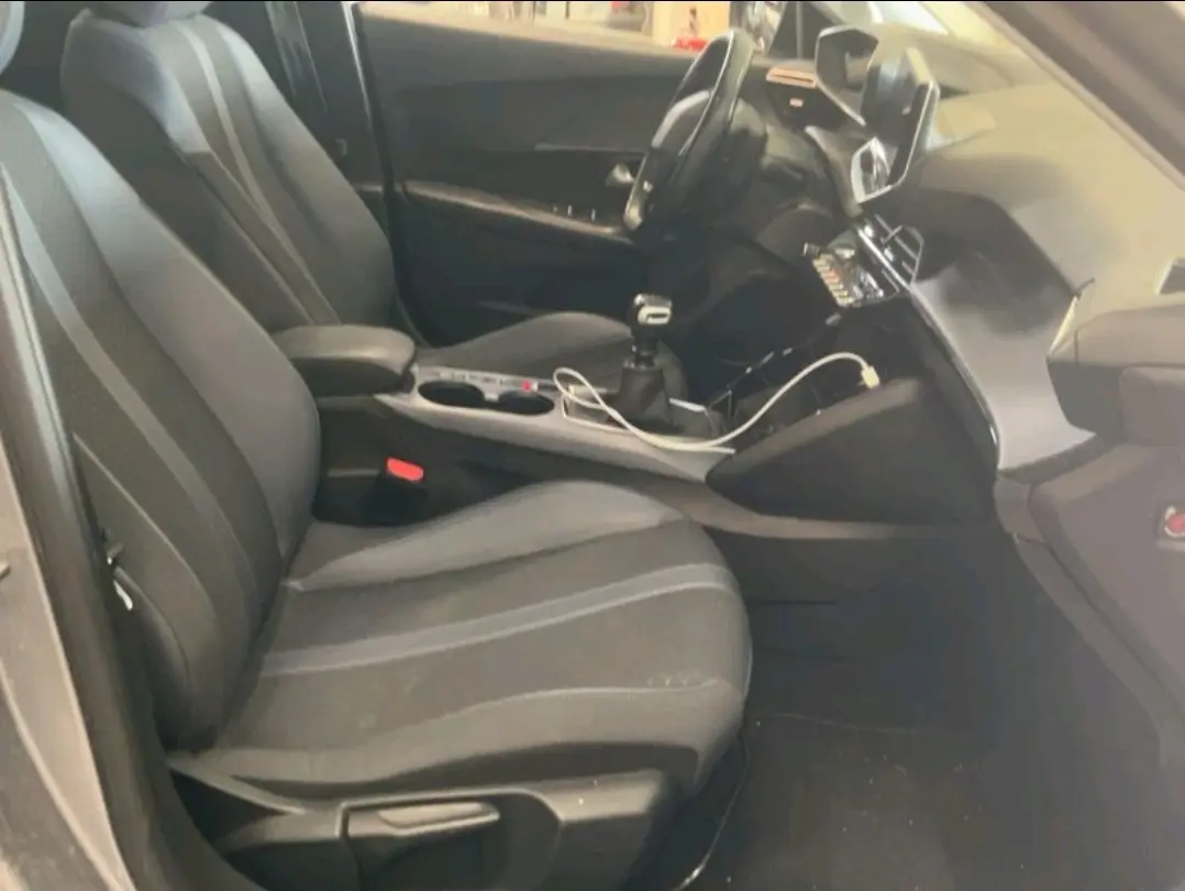 Peugeot 2008 1.2 PureTech Allure Pack 4