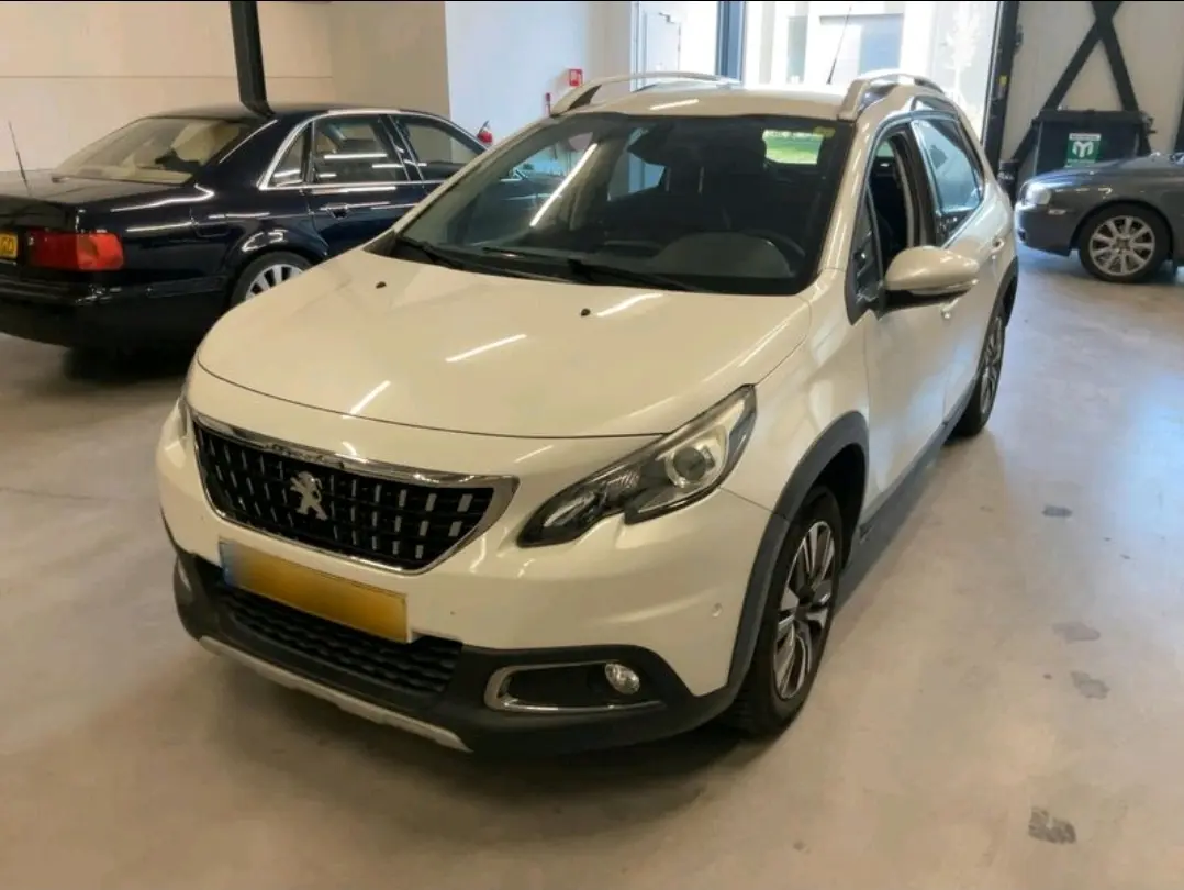 Peugeot 2008 1.2 PureTech Allure EAT6 1