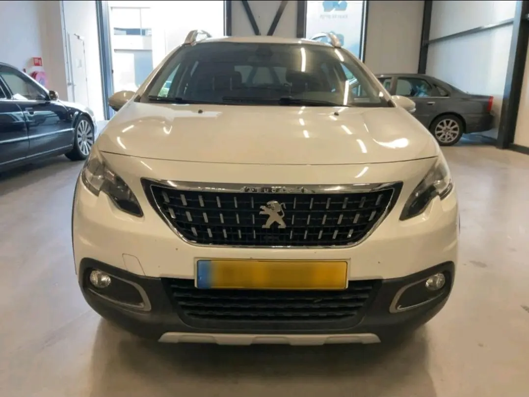 Peugeot 2008 1.2 PureTech Allure EAT6 5