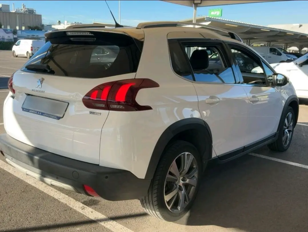 Peugeot 2008 1.2 PureTech Allure 3