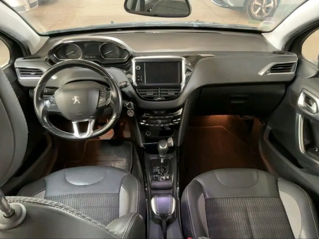 Peugeot 2008 1.2 PureTech Allure EAT6 2