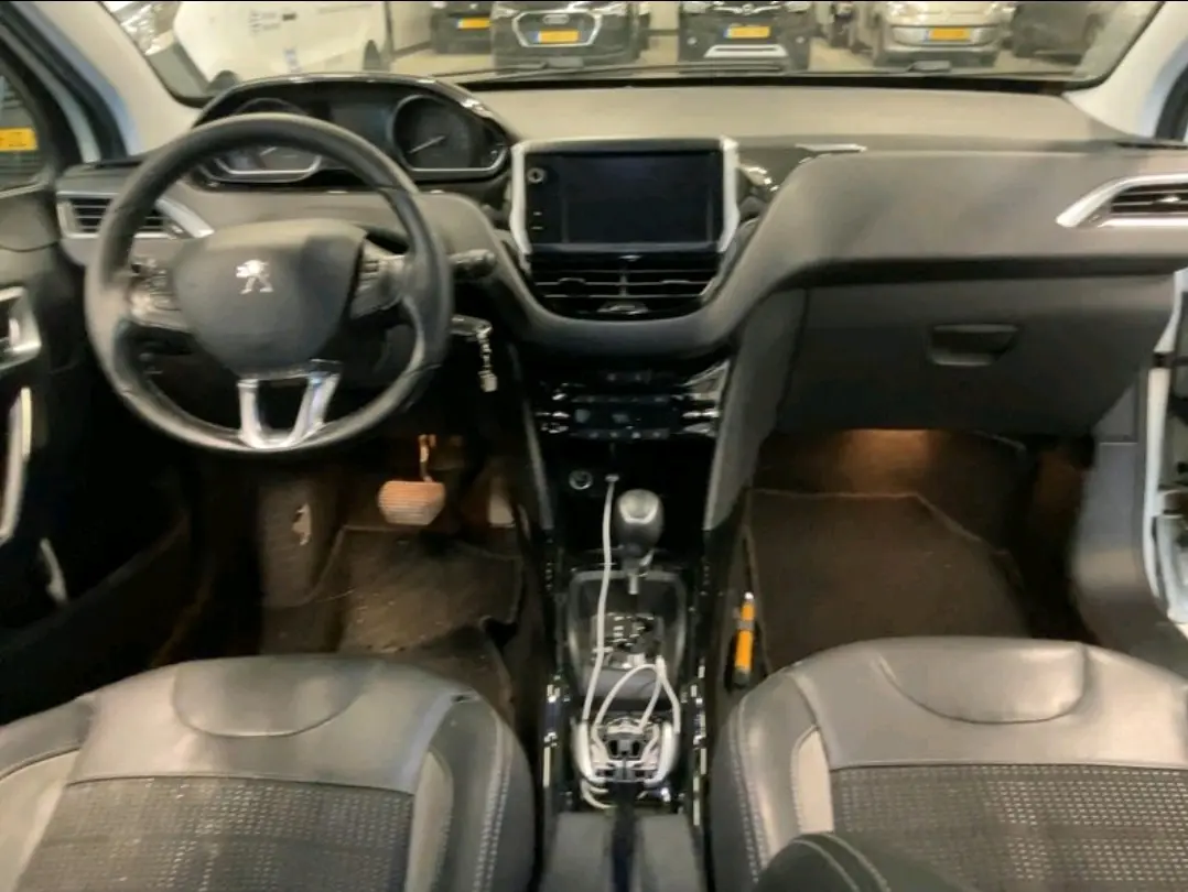 Peugeot 2008 1.2 PureTech Allure EAT6 3