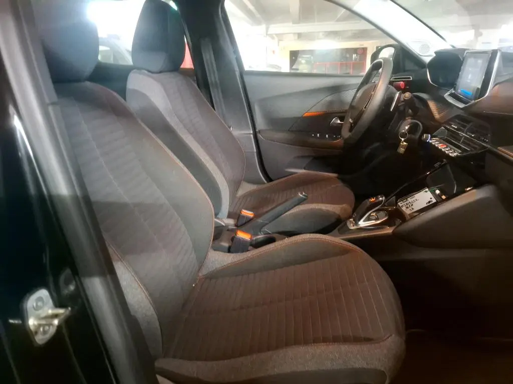 Peugeot 2008 PureTech 130 EAT8 Active Pack 5