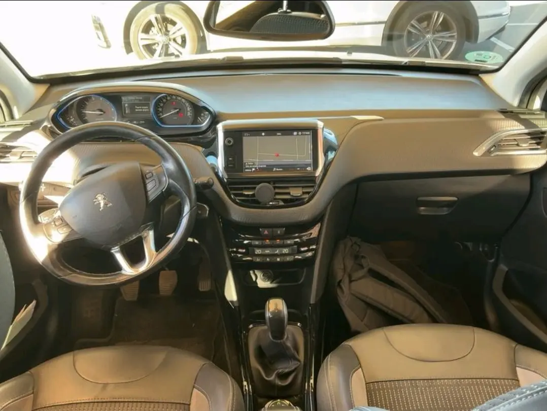 Peugeot 2008 1.2 PureTech Allure 7