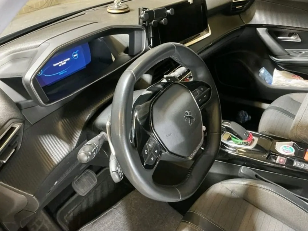 Peugeot 2008 PureTech 130 EAT8 Allure 2